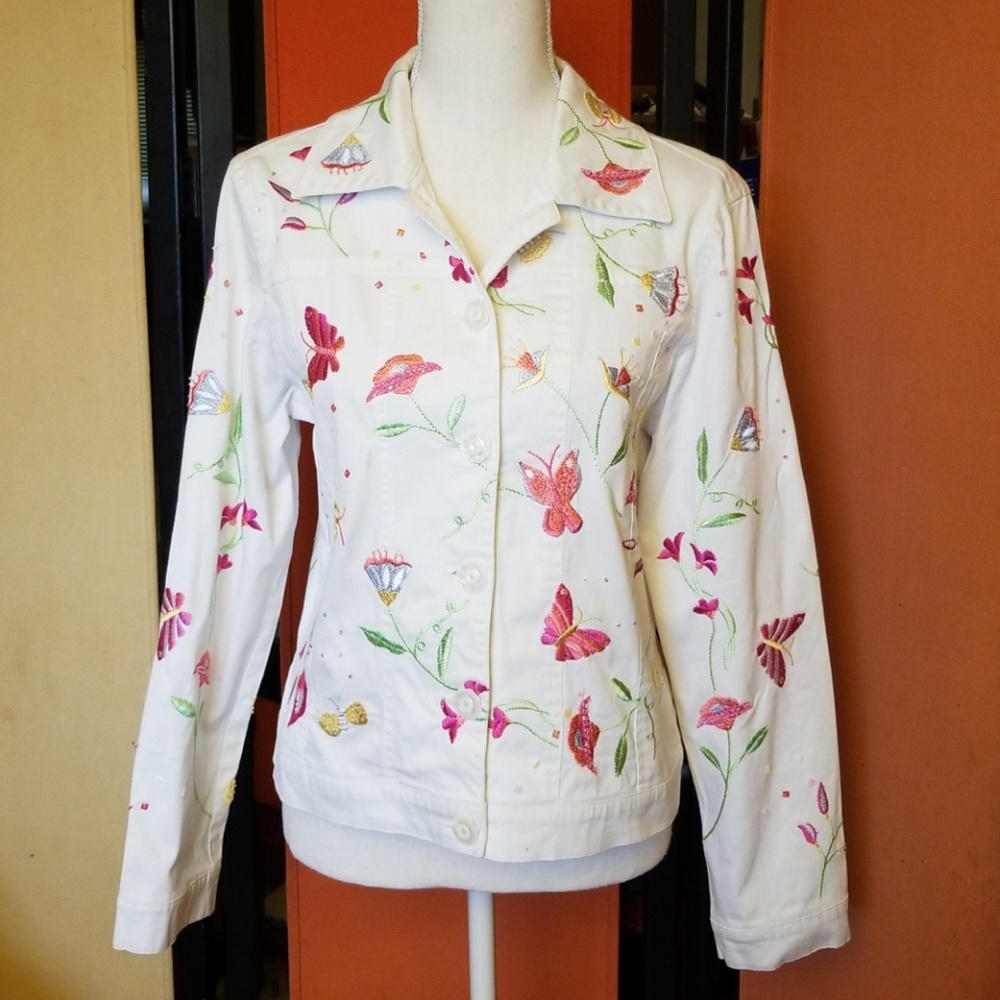 Ann Trinity Floral Embroidered Denim Jacket Medium